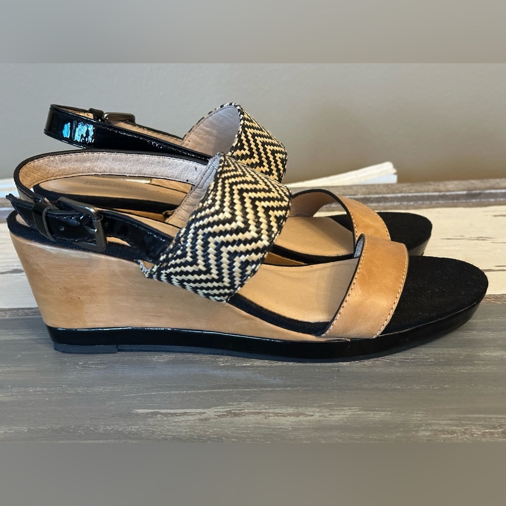 Tommy‎ Bahama Aliso Wedge Sandal Raffia Leather Sandal - Size 7.5B